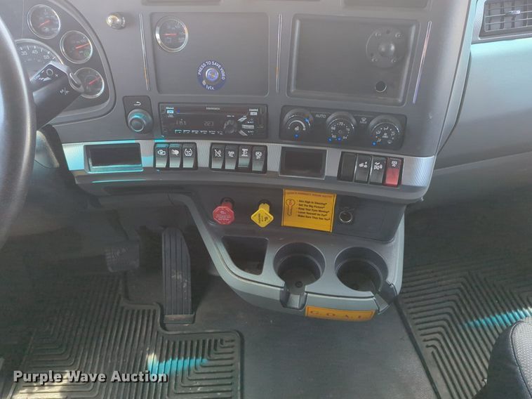 image for item NW9522 2021 Kenworth T680 semi truck