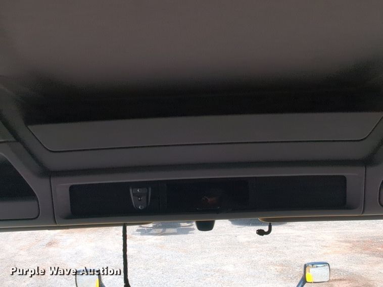 image for item NW9522 2021 Kenworth T680 semi truck