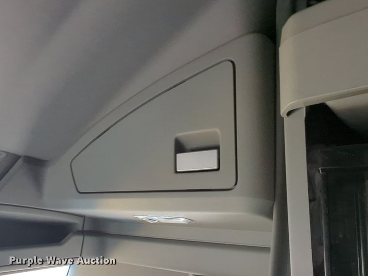 image for item NW9522 2021 Kenworth T680 semi truck