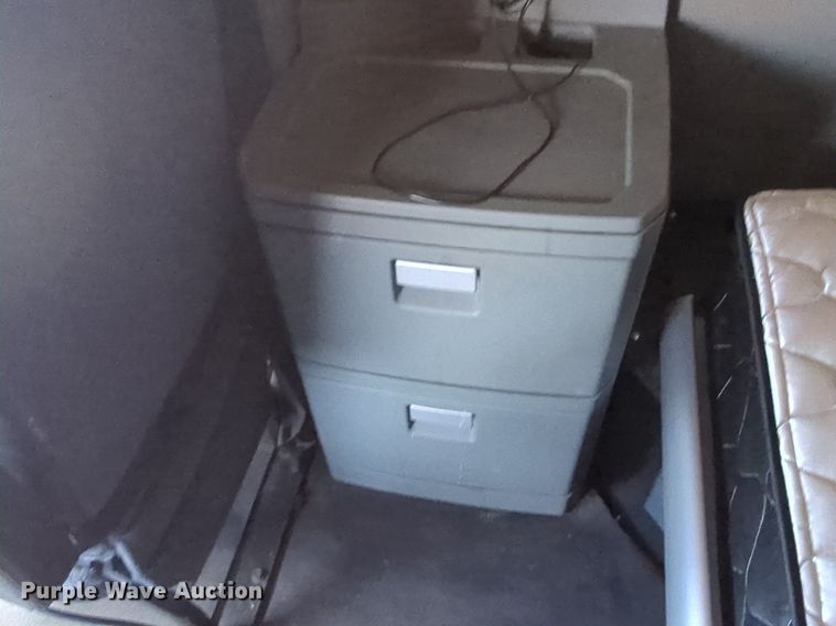 image for item NW9522 2021 Kenworth T680 semi truck