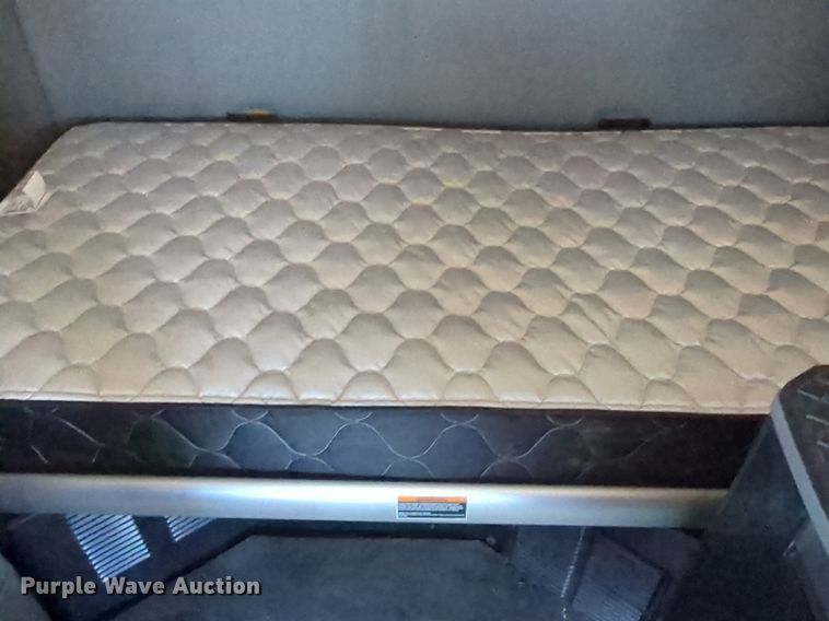 image for item NW9522 2021 Kenworth T680 semi truck