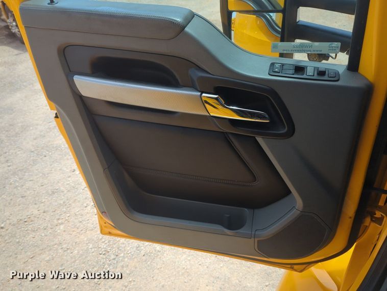 image for item NW9522 2021 Kenworth T680 semi truck