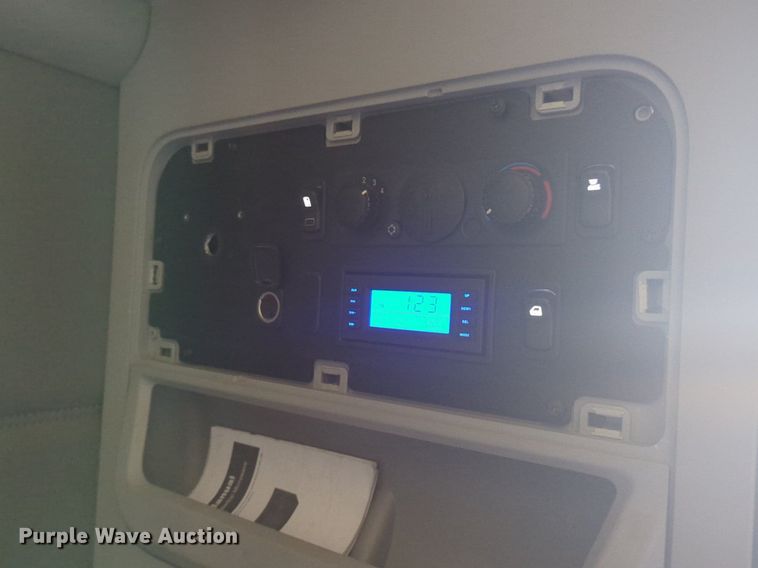 image for item NW9522 2021 Kenworth T680 semi truck