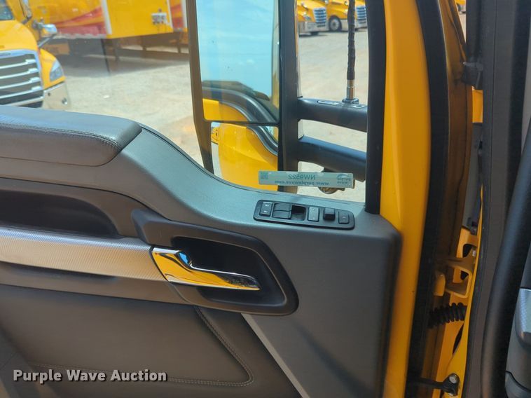 image for item NW9522 2021 Kenworth T680 semi truck