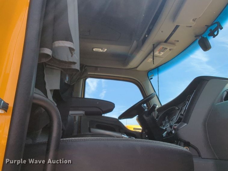 image for item NW9522 2021 Kenworth T680 semi truck