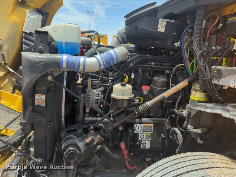 image for item NW9522 2021 Kenworth T680 semi truck