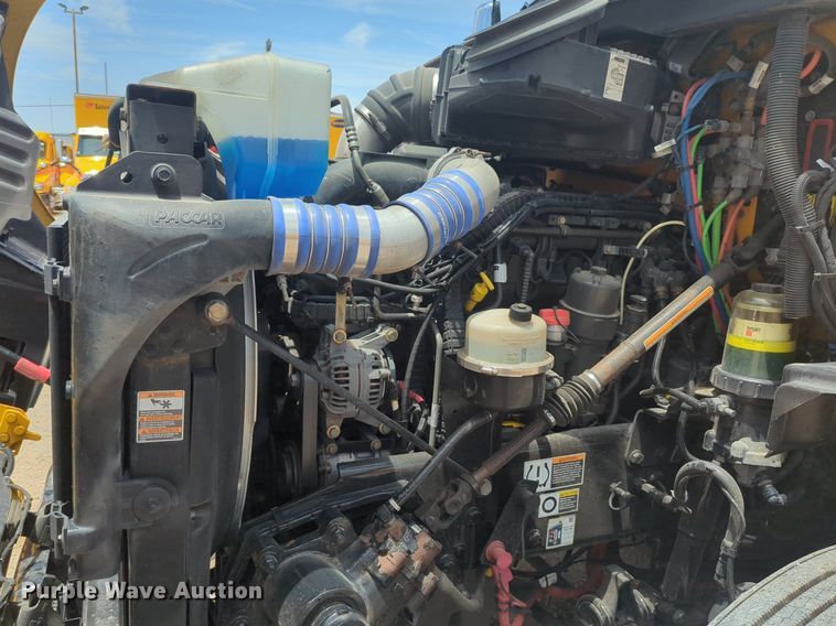 image for item NW9522 2021 Kenworth T680 semi truck