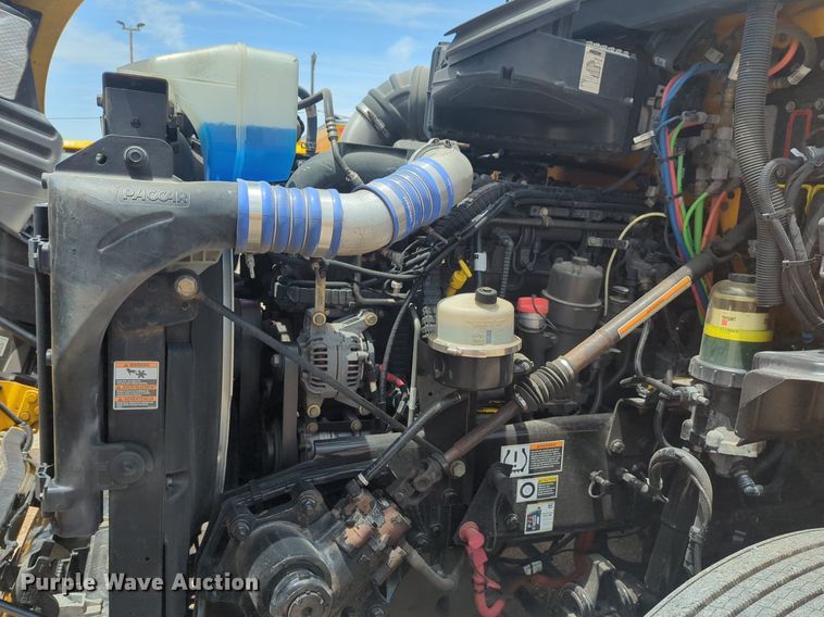 image for item NW9522 2021 Kenworth T680 semi truck