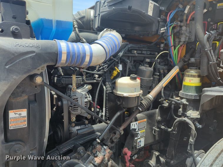 image for item NW9522 2021 Kenworth T680 semi truck