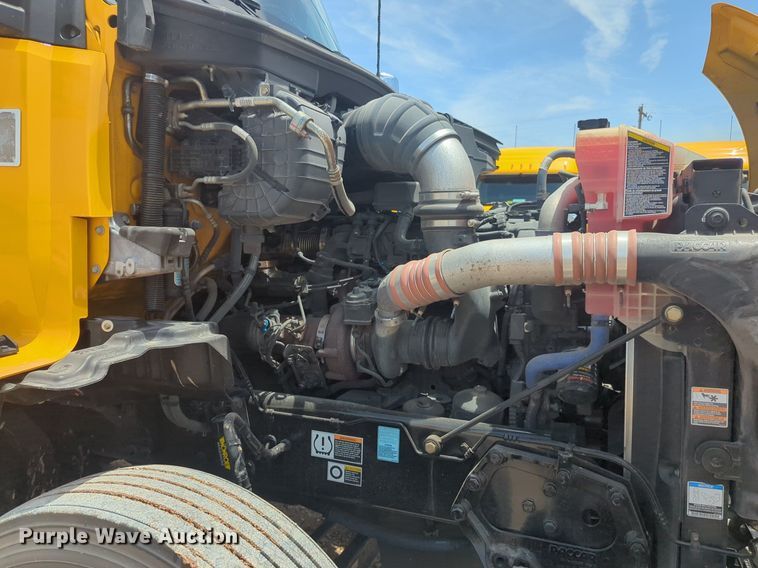 image for item NW9522 2021 Kenworth T680 semi truck