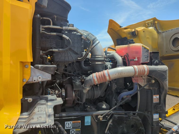 image for item NW9522 2021 Kenworth T680 semi truck