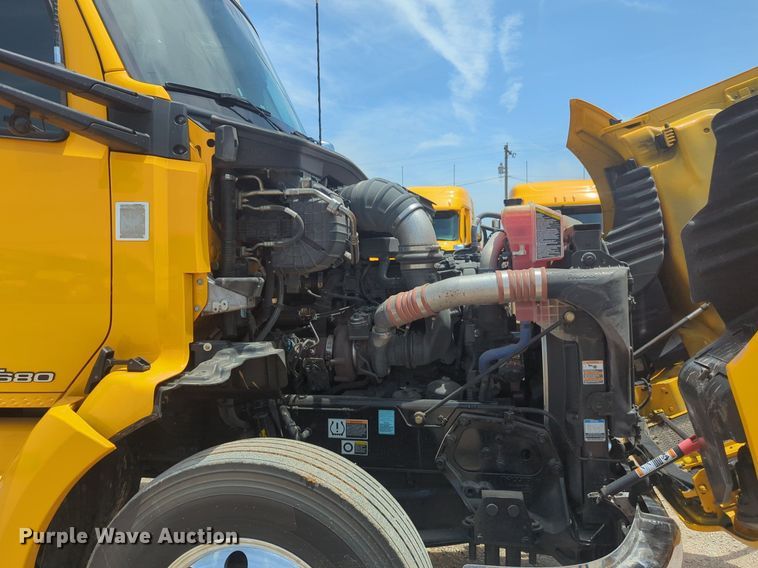 image for item NW9522 2021 Kenworth T680 semi truck