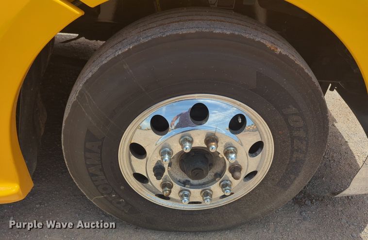 image for item NW9522 2021 Kenworth T680 semi truck