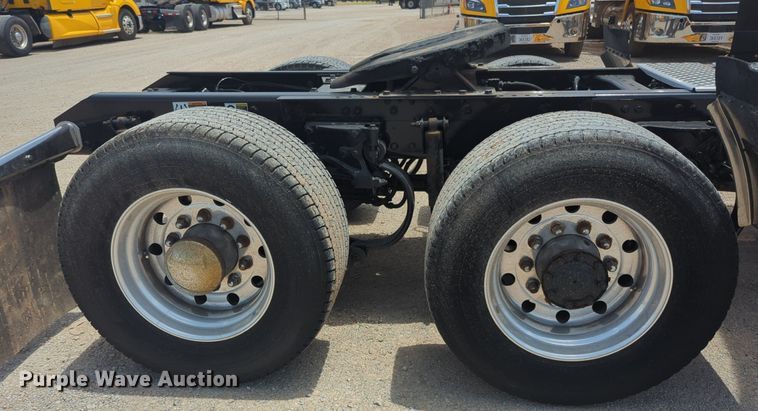 image for item NW9522 2021 Kenworth T680 semi truck