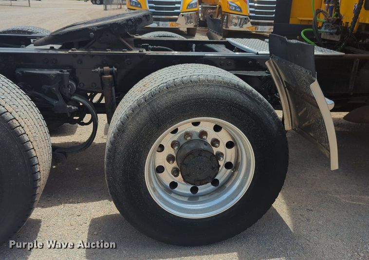 image for item NW9522 2021 Kenworth T680 semi truck