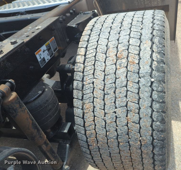 image for item NW9522 2021 Kenworth T680 semi truck