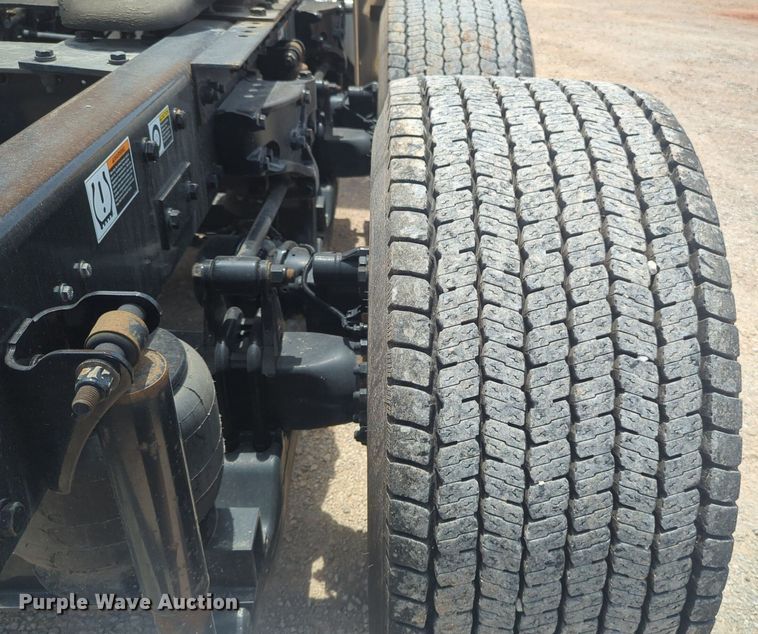 image for item NW9522 2021 Kenworth T680 semi truck