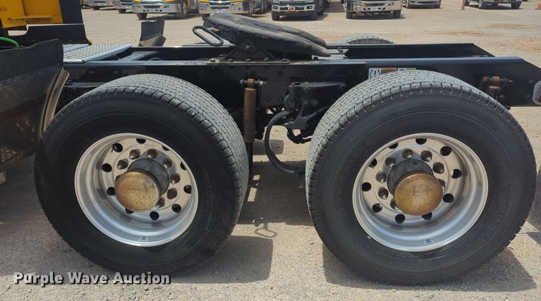 image for item NW9522 2021 Kenworth T680 semi truck