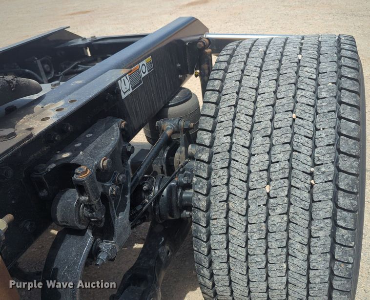 image for item NW9522 2021 Kenworth T680 semi truck