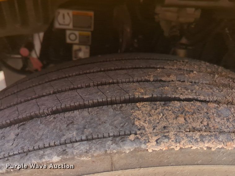 image for item NW9522 2021 Kenworth T680 semi truck