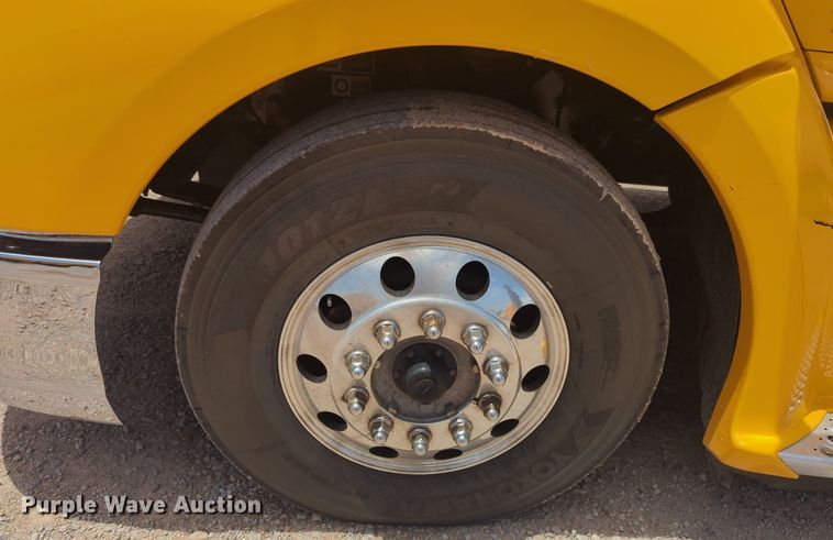 image for item NW9522 2021 Kenworth T680 semi truck
