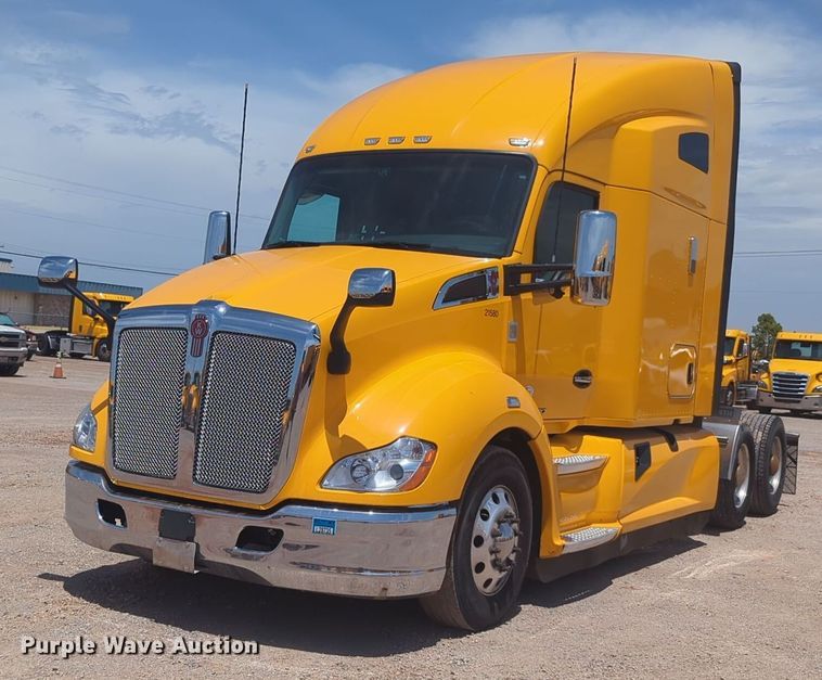 image for item NW9523 2021 Kenworth T680 semi truck