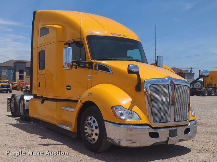 image for item NW9523 2021 Kenworth T680 semi truck