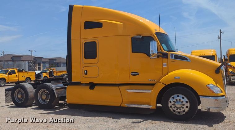 image for item NW9523 2021 Kenworth T680 semi truck
