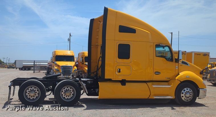 image for item NW9523 2021 Kenworth T680 semi truck