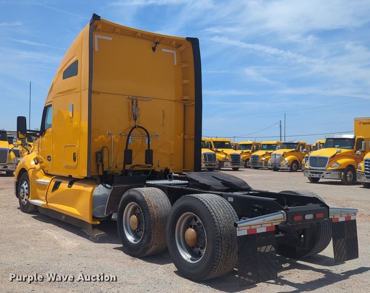 image for item NW9523 2021 Kenworth T680 semi truck