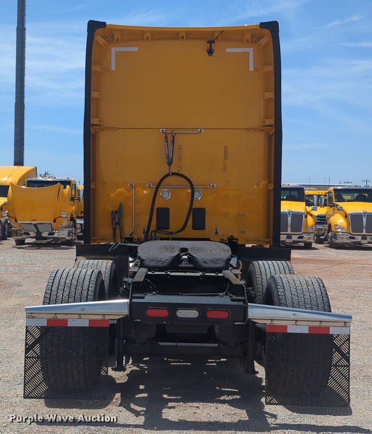 image for item NW9523 2021 Kenworth T680 semi truck