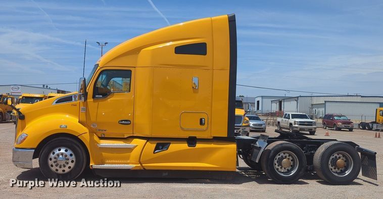 image for item NW9523 2021 Kenworth T680 semi truck