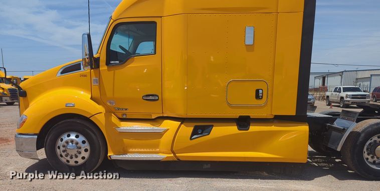 image for item NW9523 2021 Kenworth T680 semi truck