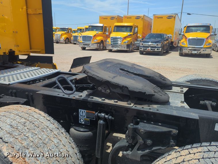 image for item NW9523 2021 Kenworth T680 semi truck