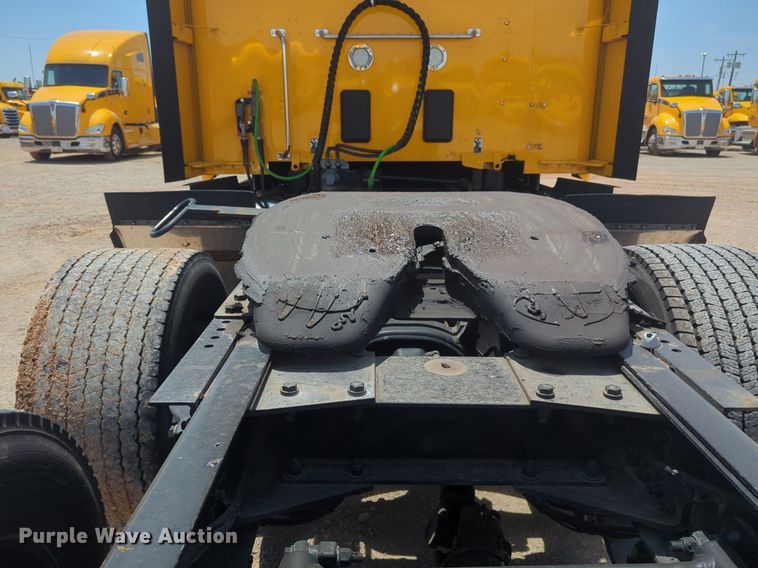 image for item NW9523 2021 Kenworth T680 semi truck
