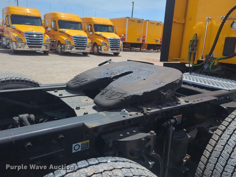 image for item NW9523 2021 Kenworth T680 semi truck