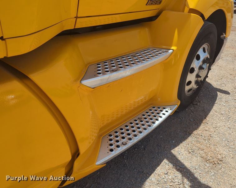 image for item NW9523 2021 Kenworth T680 semi truck