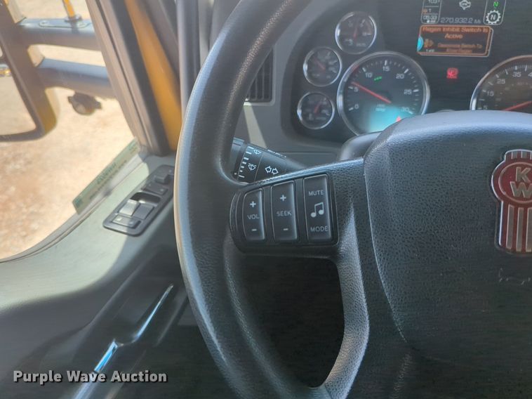 image for item NW9523 2021 Kenworth T680 semi truck