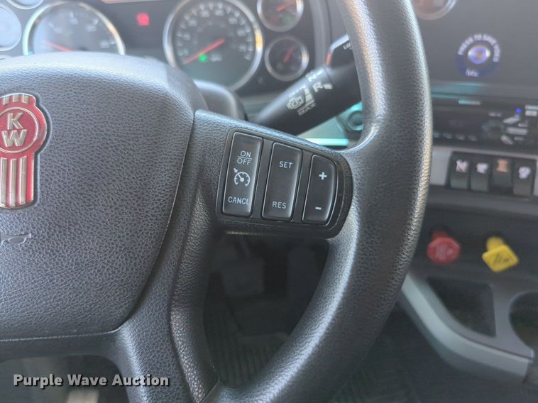 image for item NW9523 2021 Kenworth T680 semi truck