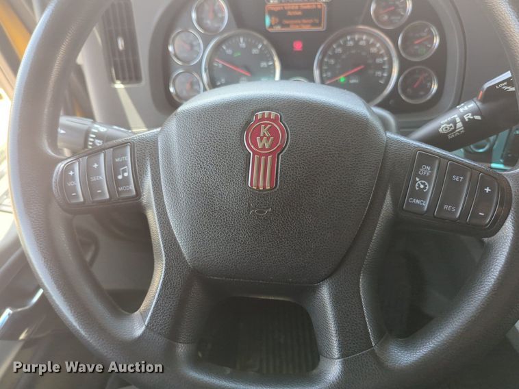 image for item NW9523 2021 Kenworth T680 semi truck