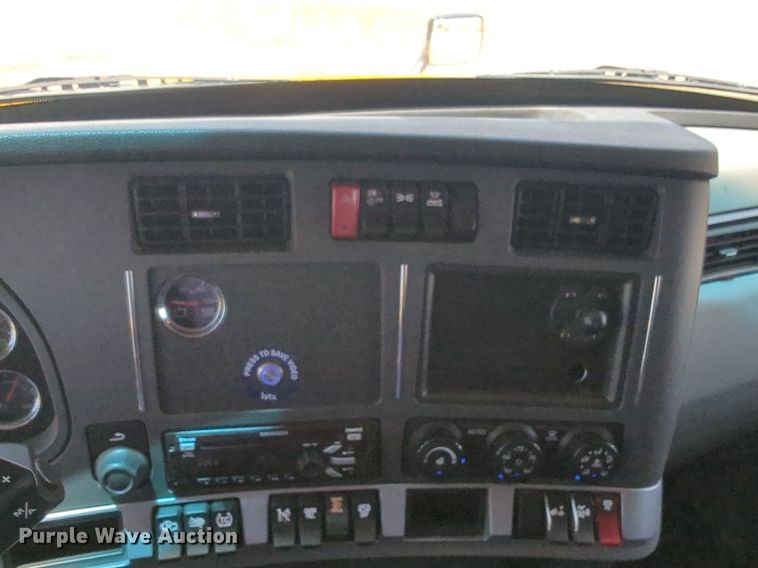 image for item NW9523 2021 Kenworth T680 semi truck