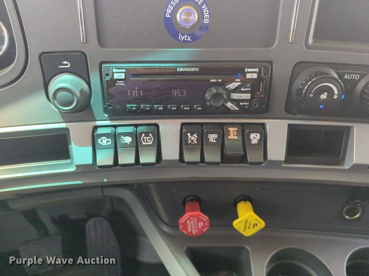 image for item NW9523 2021 Kenworth T680 semi truck