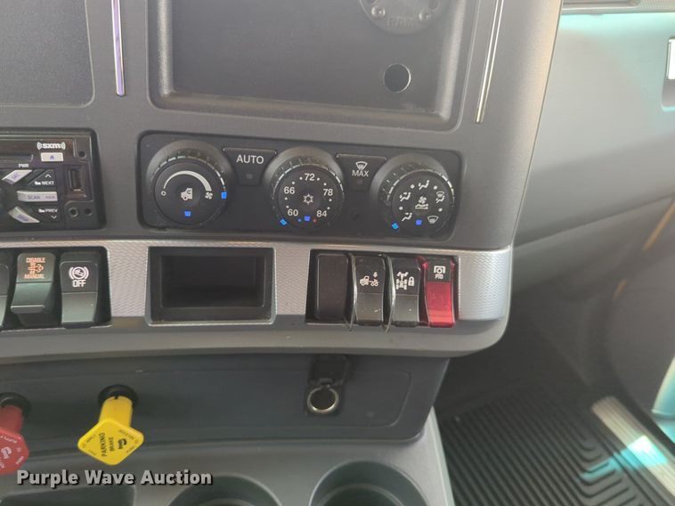 image for item NW9523 2021 Kenworth T680 semi truck