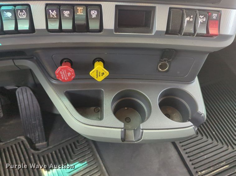 image for item NW9523 2021 Kenworth T680 semi truck