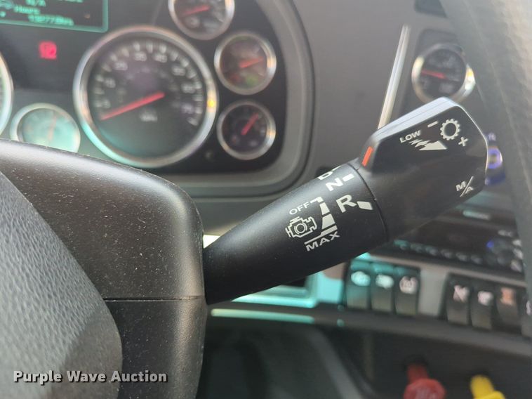 image for item NW9523 2021 Kenworth T680 semi truck