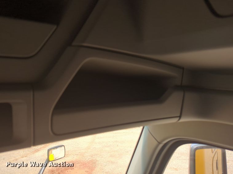 image for item NW9523 2021 Kenworth T680 semi truck