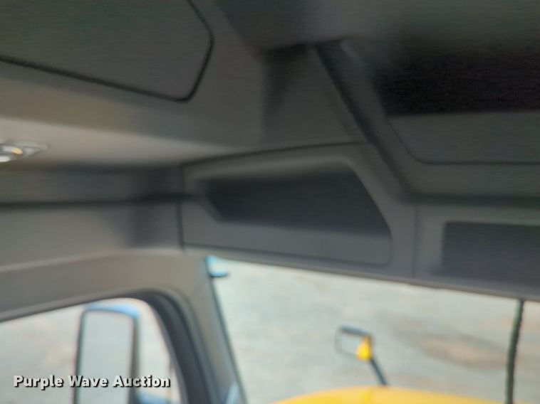 image for item NW9523 2021 Kenworth T680 semi truck