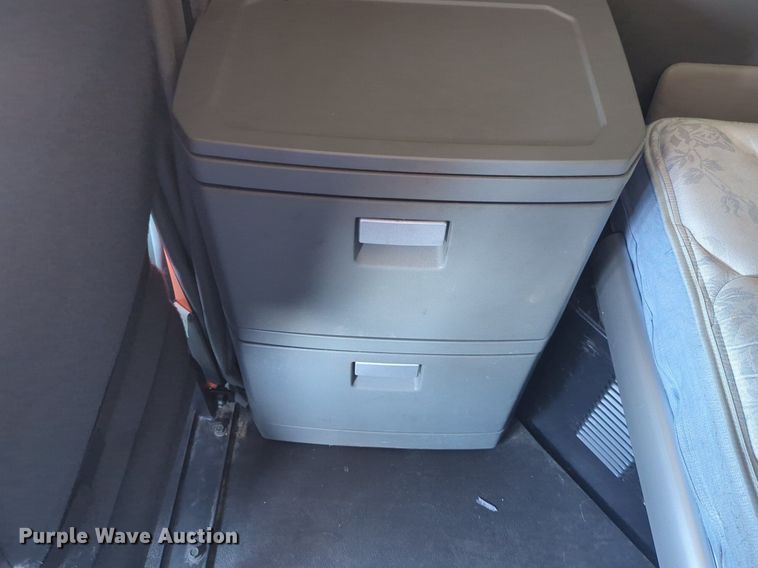 image for item NW9523 2021 Kenworth T680 semi truck