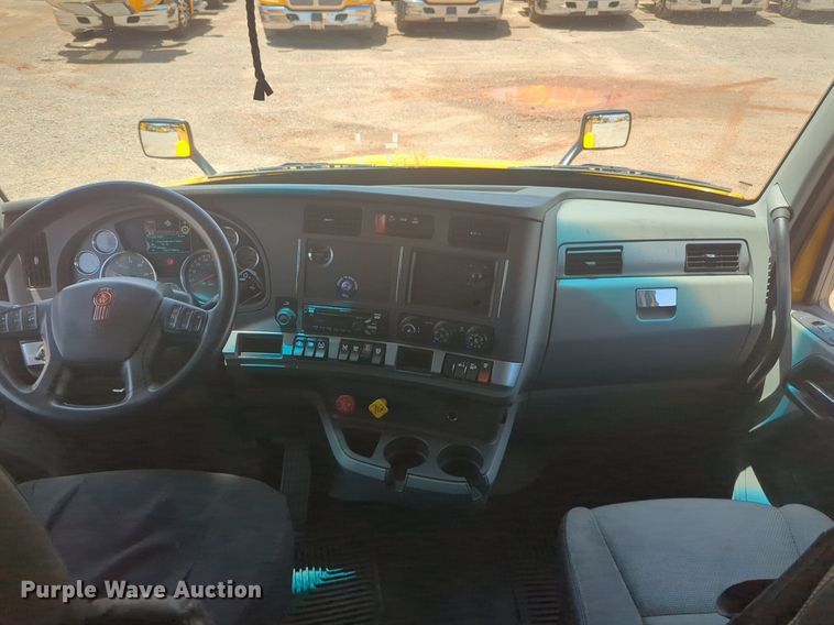 image for item NW9523 2021 Kenworth T680 semi truck