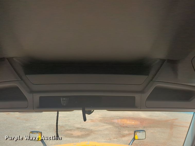 image for item NW9523 2021 Kenworth T680 semi truck